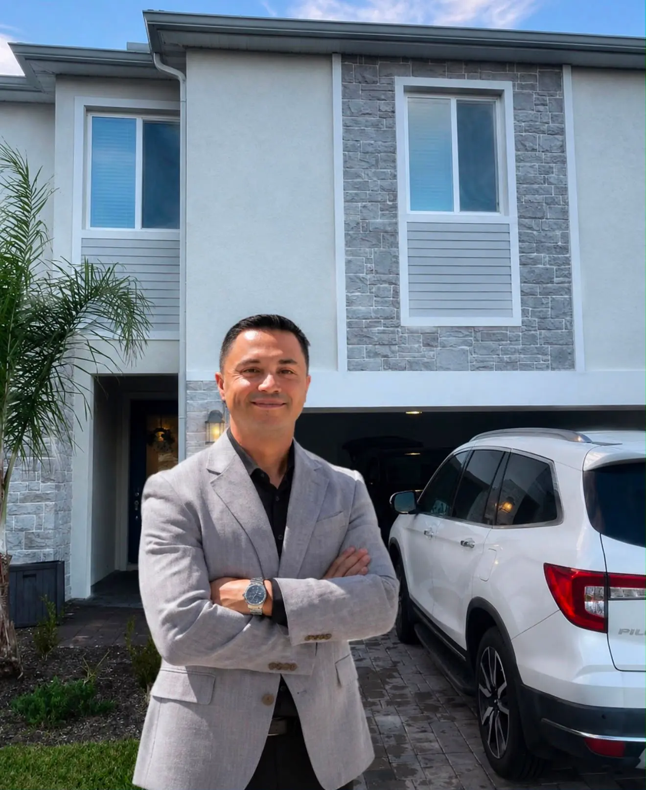 Marcio Carmo in front of a home in Orlando, Florida